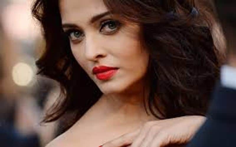 <p style="text-align: justify;">পাশাপাশি জানিয়েছিলেন শশার রস মাখলে ও পর্যাপ্ত পরিমাণে জল খেলেই ত্বকের জেল্লা বাড়তে থাকে। </p>