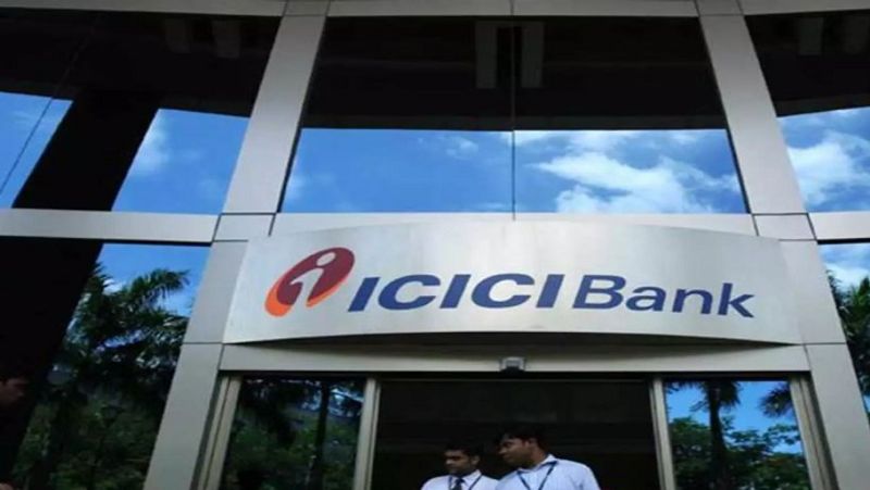 आईसीआईसीआई बैंक का फेस्टिव बोनांजा ऑफर
आईसीआईसीआई बैंक (ICICI Bank) ने दीपावली के मौके पर 'फेस्टिव बोनांजा' ऑफर लॉन्च किया है। इसके तहत कई तरह की सुविधाएं मिल रही हैं। होम लोन की ब्याज दरें 6.90 फीसदी से शुरू हैं। इस बैंक में प्रोसेसिंग फीस कम से कम 3000 रुपए ली जा रही है।
(फाइल फोटो)