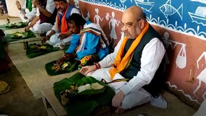 Amit Shah doing lunch in adibasi bjp worker house at Bankura ASB Amit Shah doing lunch in adibasi bjp worker house at Bankura ASB