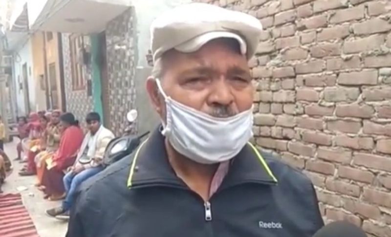 इस घटना के बाद से जितेंद्र के परिवार का रो-रोकर बुरा हाल है। खासकर पत्नी का वह जिस पति की की लंबी आयु के लिए व्रत की तैयारी कर रही थी,लेकिन उसी दौरान उनके पति की जान चली गई। मृतक के दो छोटे-छोटे बच्चे हैं, बताया जाता है कि जितेंद्र अकेला ही अपने घर का एक मात्र कमाने वाला था। जिसकी कमाई से ही परिवार का पेट भरता था। (जितेंद्र कुमार के चाचा)