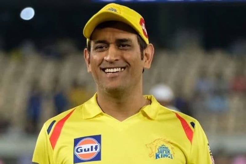 England women cricketer trolled RCB with Mahindra Singh dhoni's famous dialogue CRA