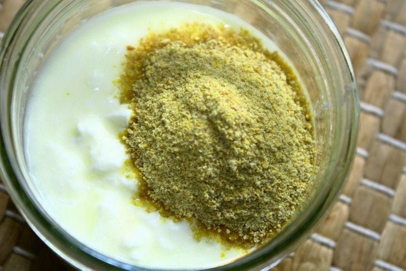 Fenugreek Seeds and Yogurt: Yogurt has antibacterial and antimicrobial properties that help fight the bacteria causing food poisoning. Plus, fenugreek seeds help treat abdominal discomfort. You can take one teaspoon of fenugreek seeds along with a tablespoon of yogurt. You just need to swallow the seeds and need not chew them. The combining effect of fenugreek seeds and yogurt will give you an immediate relief from stomach pain as well as vomiting.