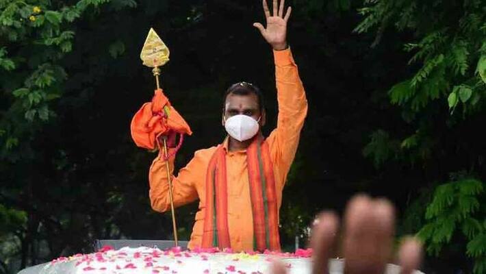 TN BJP defies ban, arrested for taking out 'Vetrivel Yatra'-vpn TN BJP defies ban, arrested for taking out 'Vetrivel Yatra'-vpn