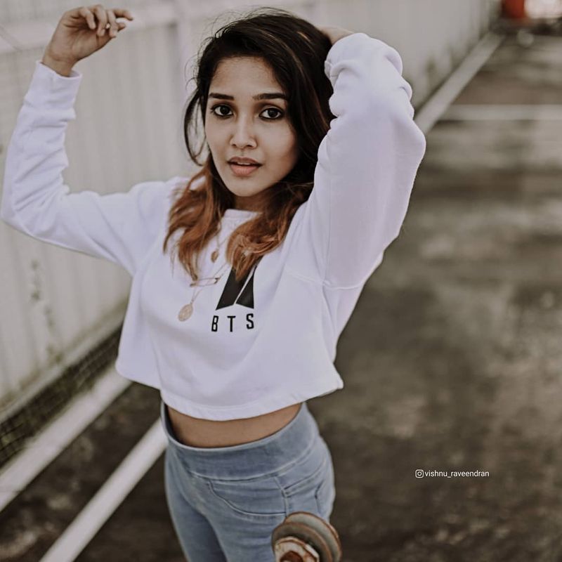 Anikha surendran Latest photos Going viral