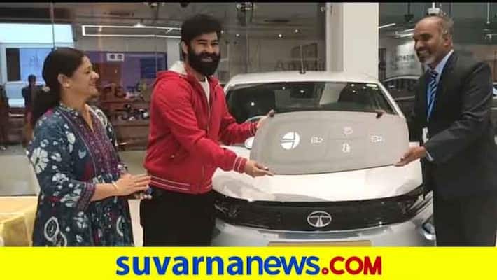 Kannada shine shetty collect big boss 7 winner car tata altroz vcs Kannada shine shetty collect big boss 7 winner car tata altroz vcs