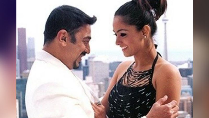 एक वक्त आया, जब कमल और सारिका के रिश्तों में खटास आ गई। साल 2004 में उन्होंने तलाक ले लिया। अब इनके बीच आई थीं सिमरन बग्गा, जो कमल से करीब 22 साल छोटी हैं। हालांकि, बाद में सिमरन ने अपने बचपन के फ्रेंड से शादी कर ली और ये रिश्ता खत्म हो गया।
