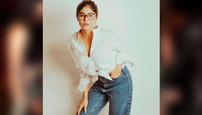 কয়েক বছর বাংলা টেলিজগতে অভিনয় করার পরই নবদ্বীপের মেয়ে মধুরিমা সুযোগ পেলেন বড়পর্দায় কাজ করার।