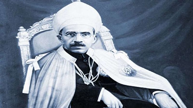 हैदराबाद के पूर्व निजाम उस्मान अली खान को भारत ही नहीं बल्कि दुनिया के सबसे अमीर इंसानों में गिना जाता है। खबरों के अनुसार हैदराबाद के निजाम के पास 1886-1967 में 236 अरब डॉलर कुल संपत्ति थी। कहा जाता है कि निजाम 20 करोड़ डॉलर यानी कि 1340 करोड़ रुपए की कीमत वाले डायमंड का यूज पेपरवेट के रूप में किया करते थे। 