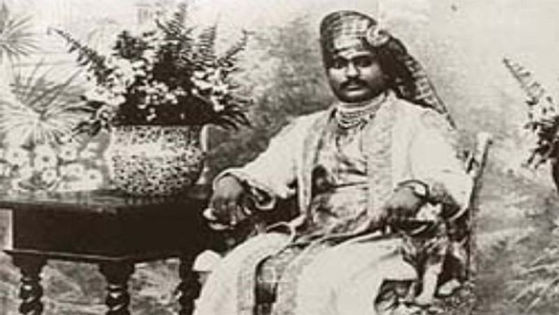 जूनागढ़ के नवाब मुहम्मद महाबत खानजी ऐसे नवाब थे , जो अपने लोगों को छोड़कर पाकिस्तान भाग गए थे। हालांकि उनकी दौलत और शौक के किस्से आज भी मशहूर है।
