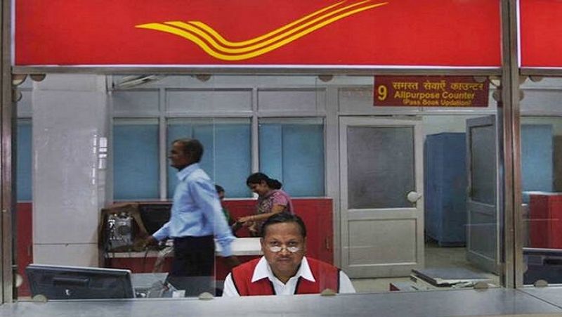 कैसे दोबारा चालू कर सकते हैं अकाउंट
बंद पड़े पीपीएफ अकाउंट को चालू कराने के लिए उस बैंक या पोस्ट आफिस में लिखित आवेदन देना पड़ेगा, जहां यह खाता खोला गया है। बंद पीपीएफ अकाउंट को मेच्योरिटी के पहले दोबारा चालू कराया जा सकता है। इसके लिए 500 रुपए के साथ 50 रुपए फीस सालाना देनी होगी। यह फीस हर साल के लिए देनी होगी। बंद अकाउंट में जो रकम होगी, उसे खाताधारक मेच्योरिटी से पहले नहीं निकाल सकता है।
(फाइल फोटो)
