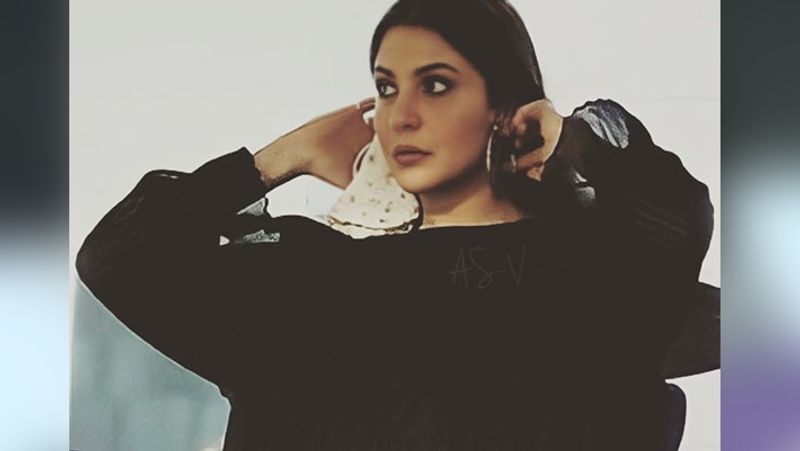 Virat Kohli's wife Anushka Sharma shares pictures of shoots from sets amid new normal-ayh