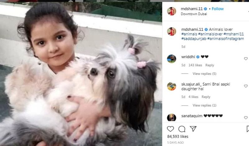दुबई में आईपीएल खेलते हुए मोहम्मद शमी को कई बार बेटी को मिस किया। इस दौरान उन्होंने बेटी को याद करते हुए पोस्ट भी शेयर किया। 