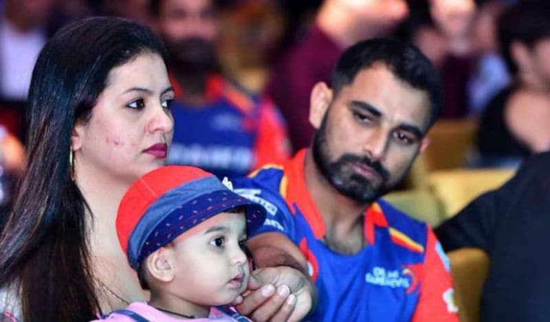 इस वीडियो के पोस्ट होते ही सोशल मीडिया पर बवाल मच गया। लोगों ने कमेंट बॉक्स में कई तरह की बातें लिखनी शुरू कर दी। कई लोगों ने इस पोस्ट के बाद मोहम्मद शमी का समर्थन करते हुए हसीन जहां को ही गलत बताया। 