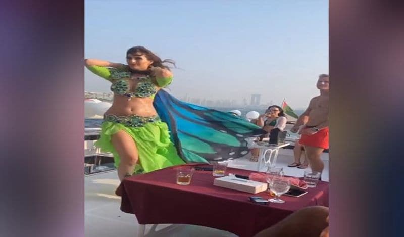 क्रिस गेल मैच के अलावा इन दिनों सांग और एल्बम प्रमोशन में भी बीजी है। सोशल मीडिया पर फैंस के साथ वो इनके भी वीडियो शेयर करते नजर आते हैं। 
