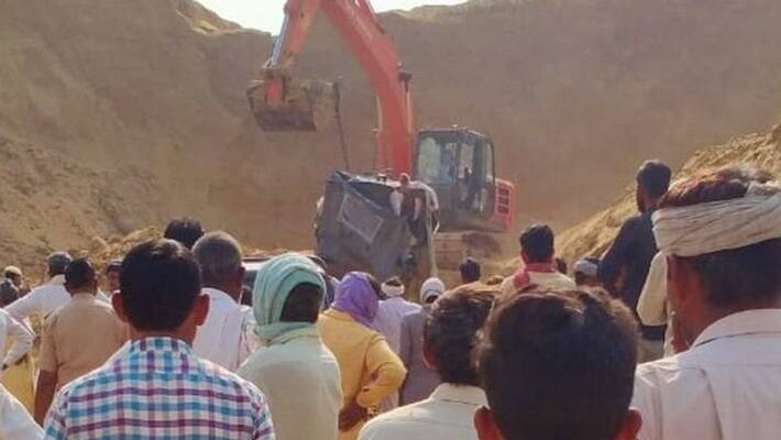 rajasthan jeep overturned on an uphill road fell 20 feet deep on jcb machine 3 killed in sriganganagar kpr rajasthan jeep overturned on an uphill road fell 20 feet deep on jcb machine 3 killed in sriganganagar kpr