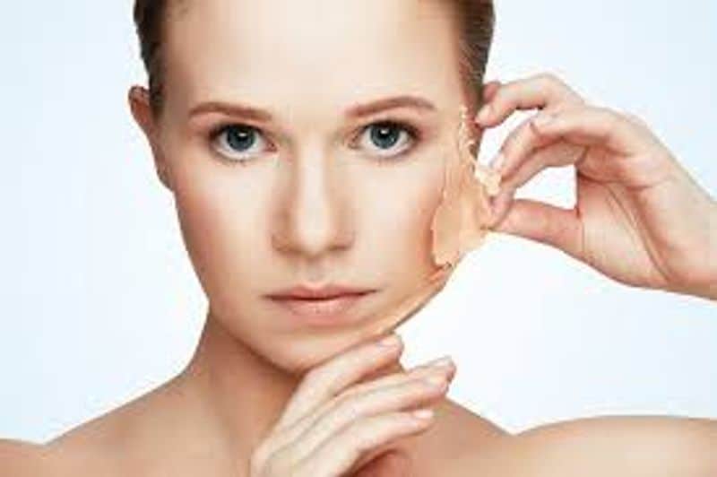 Turn to seasonal fruits for help! Eating the seasonal fruits is just one way to aid your skin. You can also use these fruits to create natural, home-made remedies in the form face masks. These fruit packs will quickly boost your lustreless skin and leave you glowing from within. They can deeply cleanse, stimulate and give you a radiant complexion, all naturally.