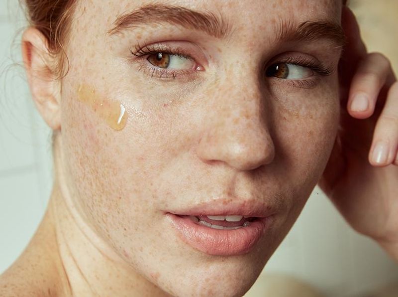 Benefits of tree tea oil for your skin and hair-dnm