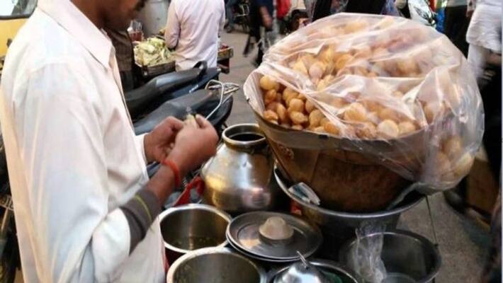 maharashtra street vendor selling pani puri gol gappas pani mixing toilet water in kolhapur kpr maharashtra street vendor selling pani puri gol gappas pani mixing toilet water in kolhapur kpr