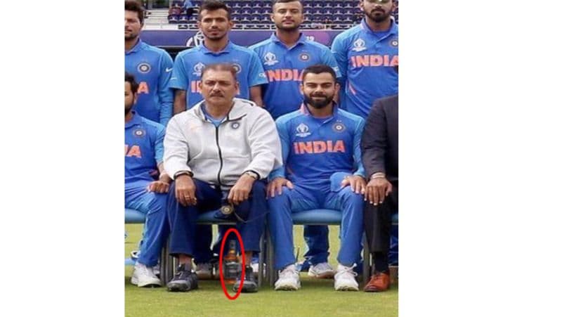 అప్పటి నుంచి రవిశాస్త్రి, నెటిజన్లకు టార్గెట్ అయిపోయాడు. భారత జట్టు ఎప్పుడు ఓడినా, మొట్టమొదట విమర్శలు ఎదుర్కొనేది రవిశాస్త్రియే. ఆయనకున్న మందు అలవాటును కారణంగా చూపిస్తూ, జోక్స్, మీమీలతో సోషల్ మీడియాలో ట్రోల్స్ వినిపిస్తాయి...