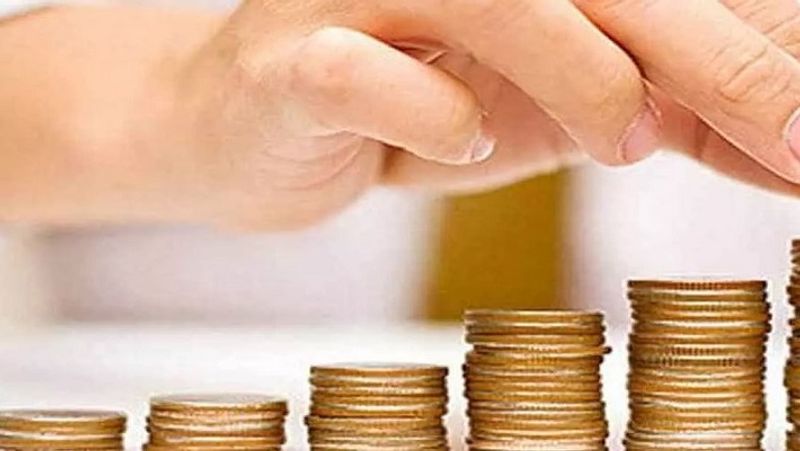 नौकरी छूट जाने पर PF का पैसा निकालने का नियम
EPF के नियमों के मुताबिक, कोई मेंबर नौकरी के दौरान जमा किए गए कुल रकम का 75 फीसदी नौकरी छूटने के एक महीने बाद निकाल सकता है। वहीं, अगर व्यक्ति दो महीने से ज्यादा बेरोजगार रहता है, तो वह PF अकाउंट से पूरी रकम निकाल सकता है।
(फाइल फोटो)
