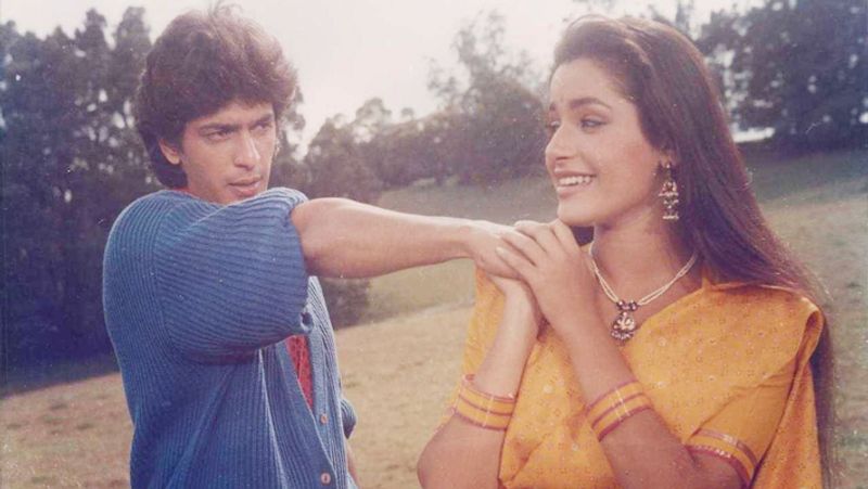 नीलम ने एक मैगजीन को दिए इंटरव्यू में अपने ब्रेकअप और बॉबी के साथ रहे रिलेशनशिप पर खुलकर बात की थी। उन्होंने इस बात का भी खुलासा किया था कि दोनों का अलगाव आपसी सहमति से था न किसी तीसरे के आ जाने की वजह से ये कपल अलग हुआ था। नीलम ने कहा था- हां यह सच था कि बॉबी और मैं अलग हुए। मुझे अपनी पर्सनल लाइफ के बारे में बात करना पसंद नहीं है लेकिन हमें लेकर काफी कहानियां बनाई गईं और अलग-अलग बातें हुईं।
