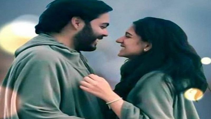अपने प्रेमी और होने वाले पति अनंत अंबानी के साथ राधिका मर्चेंट की यह रोमांटिक तस्वीर वायरल हो चुकी है। यह बेहद ही खूबसूरत तस्वीर है।
