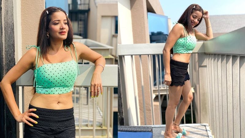बता दें कि लंबे समय से मोनालिसा घर में रहकर बोर हो गई थी इसलिए उन्होंने पति के साथ गोवा की ट्रिप प्लान की। 