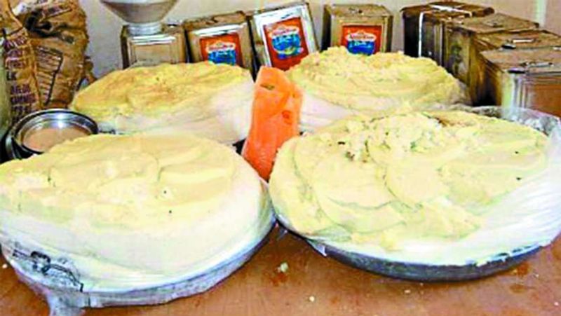 इस दिवाली अपनी सेहत के साथ खिलवाड़ न करते हुए आप घर में रुई जैसा सॉफ्ट पनीर बना सकते हैं, वो भी सिर्फ 10 मिनट में।
