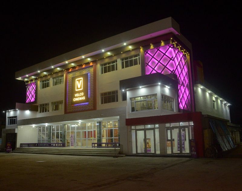 <p>இந்நிலையில், நேற்று ஒரு நாளில் மட்டும் சென்னையில் 'நெஞ்சம் மறப்பதில்லை' திரைப்படம், 34 லட்சம் ரூபாய் வசூல் செய்திருப்பதாக கூறப்படுகிறது. இந்த தகவல் படக்குழுவினரை மேலும் மகிழ்ச்சியடைய வைத்துள்ளது.</p>