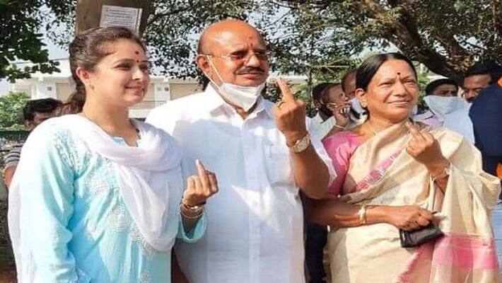 Sira By Poll Congress Candidate jayachandra tests corona positive rbj Sira By Poll Congress Candidate jayachandra tests corona positive rbj