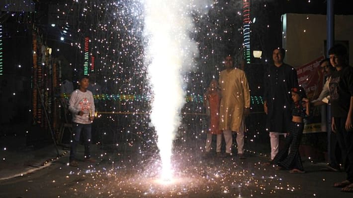 Supreme Court to hear petitions challenging Kolkata HC blanket ban on firecrackers bmm Supreme Court to hear petitions challenging Kolkata HC blanket ban on firecrackers bmm