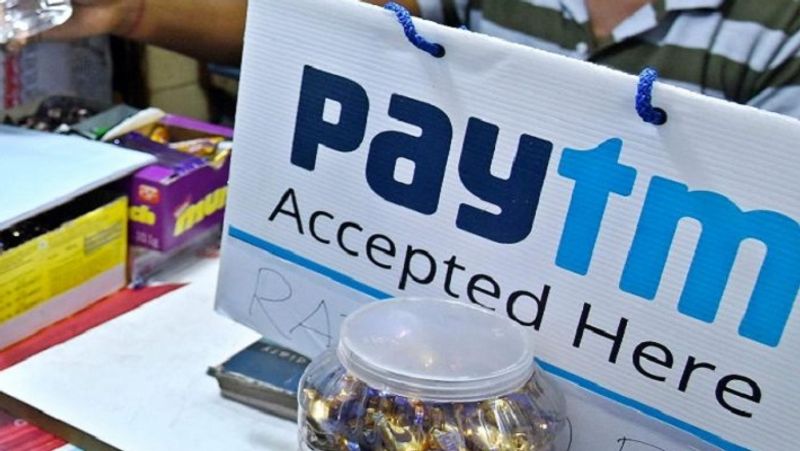 डिजिटल होगी लोन लेने की प्रॉसेस
पेटीएम (Paytm) के जरिए लोन लेने की पूरी प्रॉसेस डिजिटल होगी। इसमें लोन के लिए अप्लाई करने से लेकर लोन अप्रूवल तक की प्रक्रिया शामिल है। एनबीएफसी (NBFC) और बैंकों (Banks) के साथ पार्टनरशिप के बाद लोन के लिए अप्लाई करने वालों को कोई दूसरा डॉक्युमेंट देने की जरूरत नहीं होती है।
(फाइल फोटो)
