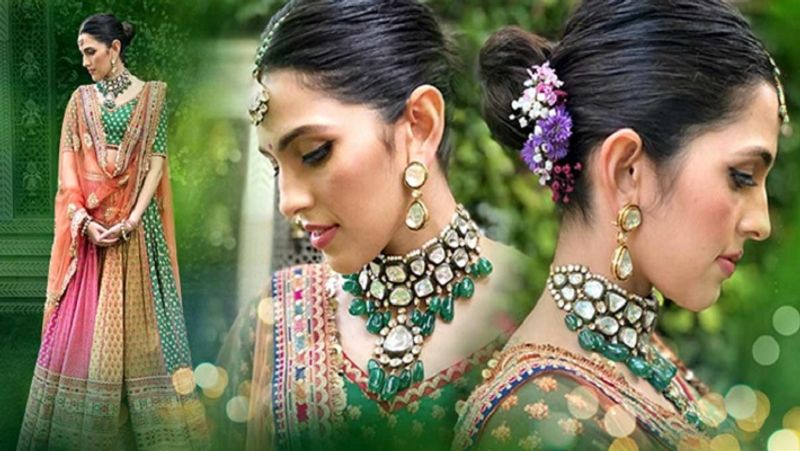 सुंदरता के अलावा फैशन और स्टाइल में श्लोका का मेहता का मुकाबला बॉलीवुड की बड़ी और मशहूर हीरोइनें भी नहीं कर सकतीं। श्लोका मेहता की एक-एक ड्रेस की कीमत लाखों में होती हैं। देश-विदेश के मशहूर डिजाइनर्स उनके लिए खास तौर पर ड्रेस और जूलरी डिजाइन करते हैं। उके पास जूलरी का खास कलेक्शन है, जिसकी कीमत करोड़ों में होगी।

