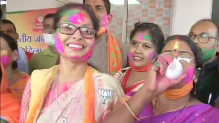 First result of Bihar election: BJP's Sanjay Saravagi's bumper victory by 10 thousand votes from Darbhanga seat asa First result of Bihar election: BJP's Sanjay Saravagi's bumper victory by 10 thousand votes from Darbhanga seat asa