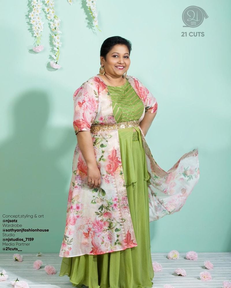 தற்போது கிரேஸ் மட்டும் தனியாக அசத்தலான போட்டோ ஷூட் ஒன்றை நடத்தி முடித்துள்ளார். 
