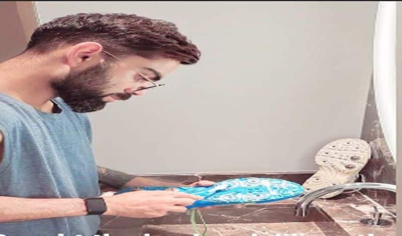 virat kohli busy with cleaning his shoe BJC