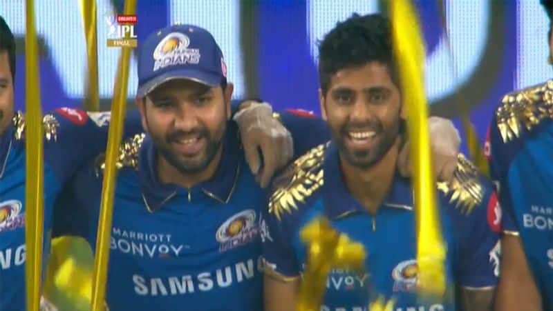 IPL2020 final : Captain Rohit Sharma standing in the corner after victory, won the hearts of people dva
