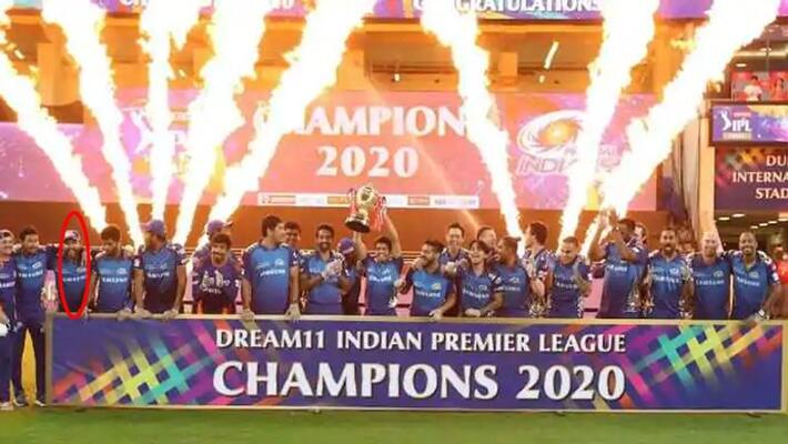 IPL2020 final : Captain Rohit Sharma standing in the corner after victory, won the hearts of people dva IPL2020 final : Captain Rohit Sharma standing in the corner after victory, won the hearts of people dva