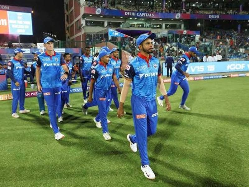 అయ్యర్ అందుబాటులో లేకపోవడంతో ఢిల్లీ క్యాపిటల్స్ కెప్టెన్సీ బాధ్యతలు, ఆసీస్ మాజీ కెప్టెన్ స్టీవ్ స్మిత్కి ఇవ్వబోతున్నారని ప్రచారం జరుగుతోంది...