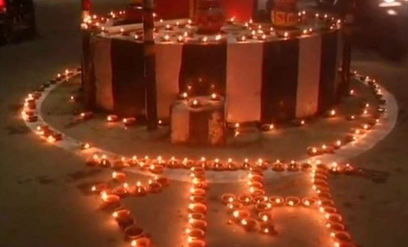 अयोध्या में जगह-जगह दीवाली पर दीपक जलाकर भगवान राम का नाम लिखा जाएगा।