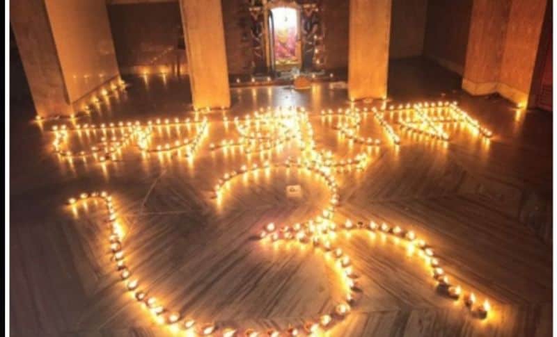 रामलला के मुख्य पुजारी आचार्य सतेंद्र दास ने बताया कि इस साल की दीवाली का नजारा हर बार से अलग होगा। जैसी त्रेता युग में दीवाली मनाई गई थी ठीक उसी तरह यहां भी राम की नगरी में दीपावली मनाई जाएगी। इस बार अयोध्या में कोरोना के चलते लाखों लोगों की भीड़ तो नहीं होगी, लेकिन लाखों दीपक और बल्ब जगमगाएंगे।
