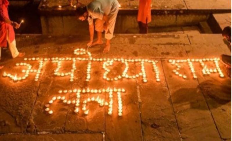 पुजारी ने बताया कि भगवान राम के मंदिर के शिलान्यास के बाद यहां की यह पहली दीवाली होगी। जिसकी तैयारी सरकार और मंदिर के ट्रस्ट ने कई महीनों पहले शुरू कर दी है। इस साल की दीपालवी बहुत ही भव्य होगी।