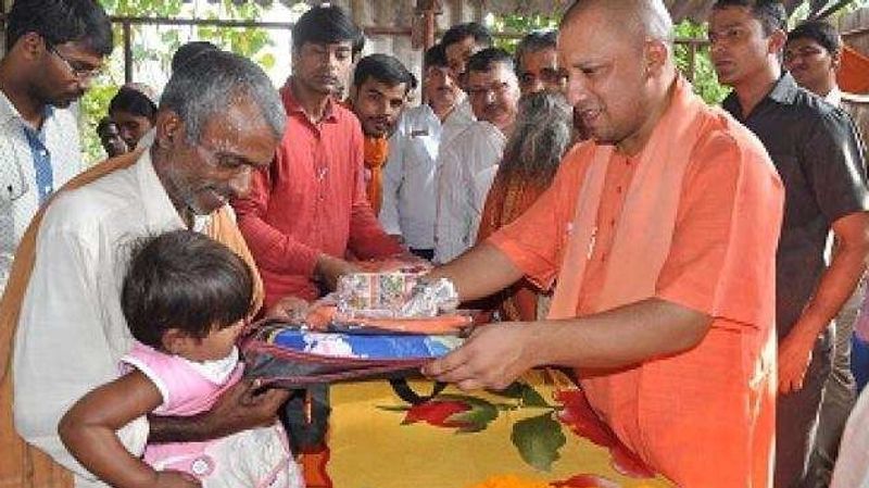 साल 1998 में योगी आदित्यनाथ पहली बार गोरखपुर के सांसद बने। उनके संज्ञान में यह बात आई कि वनटांगिया बस्तियों में नक्सली अपनी गतिविधियों को रफ्तार देने की कोशिश में हैं। नक्सली गतिविधियों पर लगाम के लिए उन्होंने सबसे पहले शिक्षा और स्वास्थ्य सेवाओं को इन बस्तियों तक पहुंचाने की ठानी। इस काम में लगाया गया उनके नेतृत्व वाली महाराणा प्रताप शिक्षा परिषद की संस्थाओं एमपी कृषक इंटर कालेज व एमपीपीजी कालेज जंगल धूसड़ और गोरखनाथ मंदिर की तरफ से संचालित गुरु श्री गोरक्षनाथ अस्पताल की मोबाइल मेडिकल सेवा को।