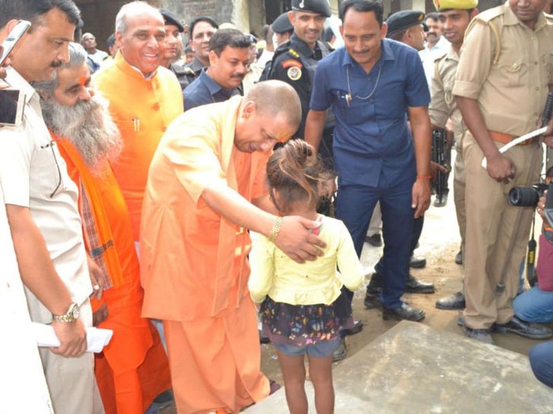 वनटांगियां लोग पेड़ के पत्तों को तोड़कर बेचने और मजदूरी के अलावा जीवनयापन का कोई अन्य साधन भी नहीं। और तो और इनके पास ऐसा कोई प्रमाण भी नहीं था जिसके आधार पर वह सबसे बड़े लोकतंत्र में अपने नागरिक होने का दावा कर पाते। समय समय पर वन विभाग की तरफ से वनों से बेदखली की कार्रवाई का भय।

