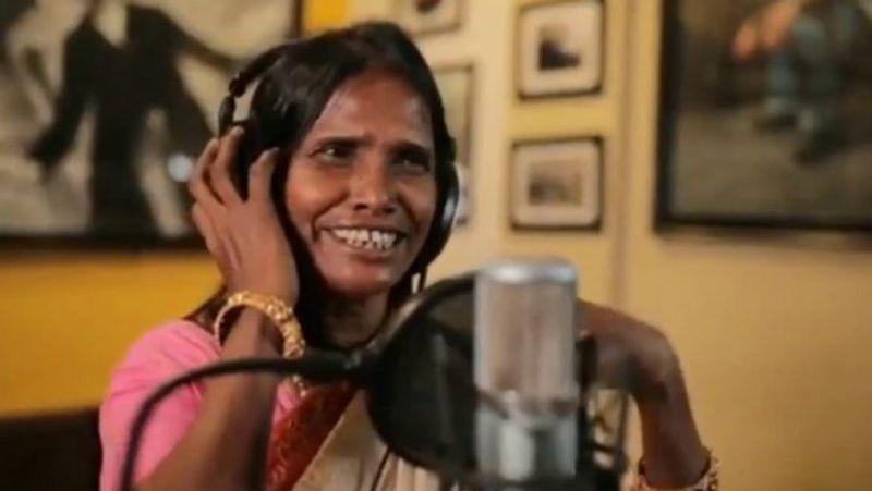 पिछले साल 31 दिसंबर को मुंबई के एक निजी टीवी चैनल पर साल के अंत के कार्यक्रम में सेलेब्स की सूची में रानू को शामिल किया गया था। अमिताभ बच्चन स्वयं इस अवसर पर उपस्थित होने वाले थे। लेकिन फैंस के साथ बुरा व्यवहार करने के बाद अधिकारियों ने रानू का नाम सूची से हटा दिया था।