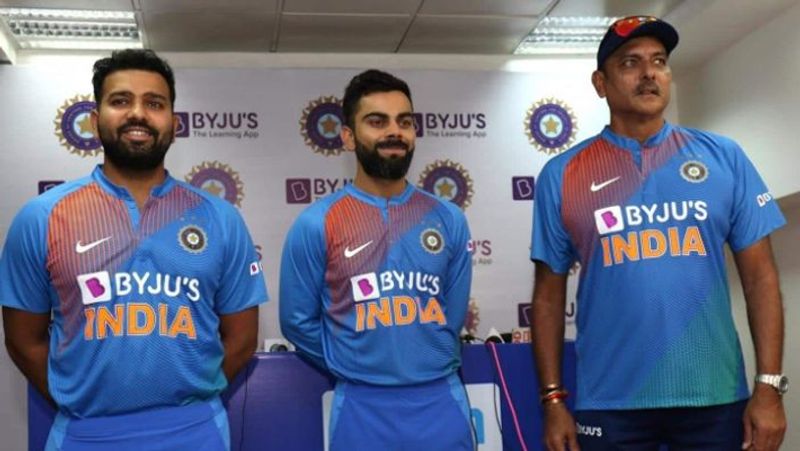उन्होंने ने ये तक कह दिया कि अगर रोहित शर्मा भारतीय कप्तान नहीं बनते हैं, तो यह इसमें भारत का दुर्भाग्य है और उनका नहीं।