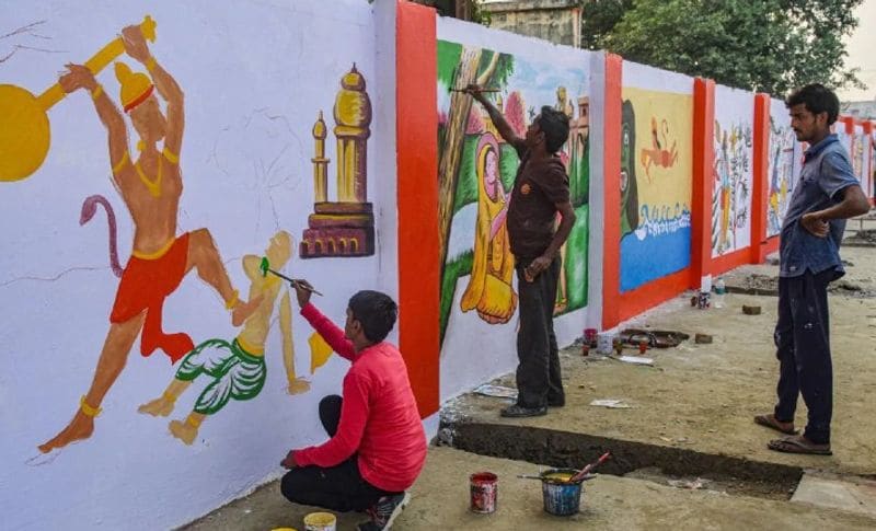 बता दें कि अयोध्या के इस दीपोत्सव कार्यक्रम के दौरान महिला सशक्तिकरण को प्रदर्शित करते रेखा चित्र दिखाई देंगे। वहीं मुख्यमंत्री ऑफिस से ट्वीट कर कहा गया कि अत्याधुनिक तकनीक पर आधारित 'लेजर शो' के जरिए से भगवान राम के अयोध्या आगमन का चित्रण किया जाएगा।