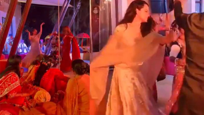इससे पहले कंगना का एक वीडियो सामने आया था जिसमें वह अपने भांजे पृथ्वी के साथ मस्ती करती दिखीं थीं। दोनों उदयपुर के होटल में थे। इससे पहले कंगना के भाइयों की शादी के कई वीडियोज और फोटोज सामने आ चुके हैं। इसमें कंगना और रंगोली जमकर डांस करती दिखाई दी थीं।