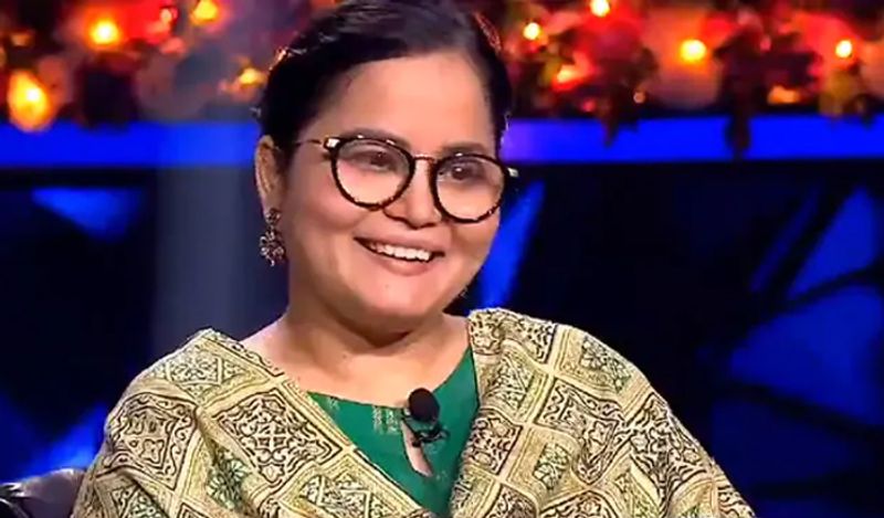 ऑप्शन था...
a. दीपिका चिखलिया
b. रूपा गांगुली
c. नीना गुप्ता
d. किरण खेर