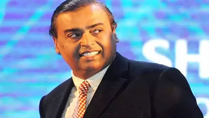 विदेशी कंपनियों को प्रतिद्वंद्विता में हो सकती है मुश्किल
साल 2018 के अंत में भारत में विदेशी निवेश के नियमों से अमेजन (Amazon) और फ्लिपकार्ट (Flipkart) का व्यापार कुछ प्रभावित हुआ है। अब अंतरराष्ट्रीय कंपनियों को 51 फीसदी लोकल सुपरमार्केट चेन का स्वामित्व हासिल करने की अनुमति नहीं है। यह सीमा 10 लाख से कम आबादी वाले शहरों में लागू है।
(फाइल फोटो)
